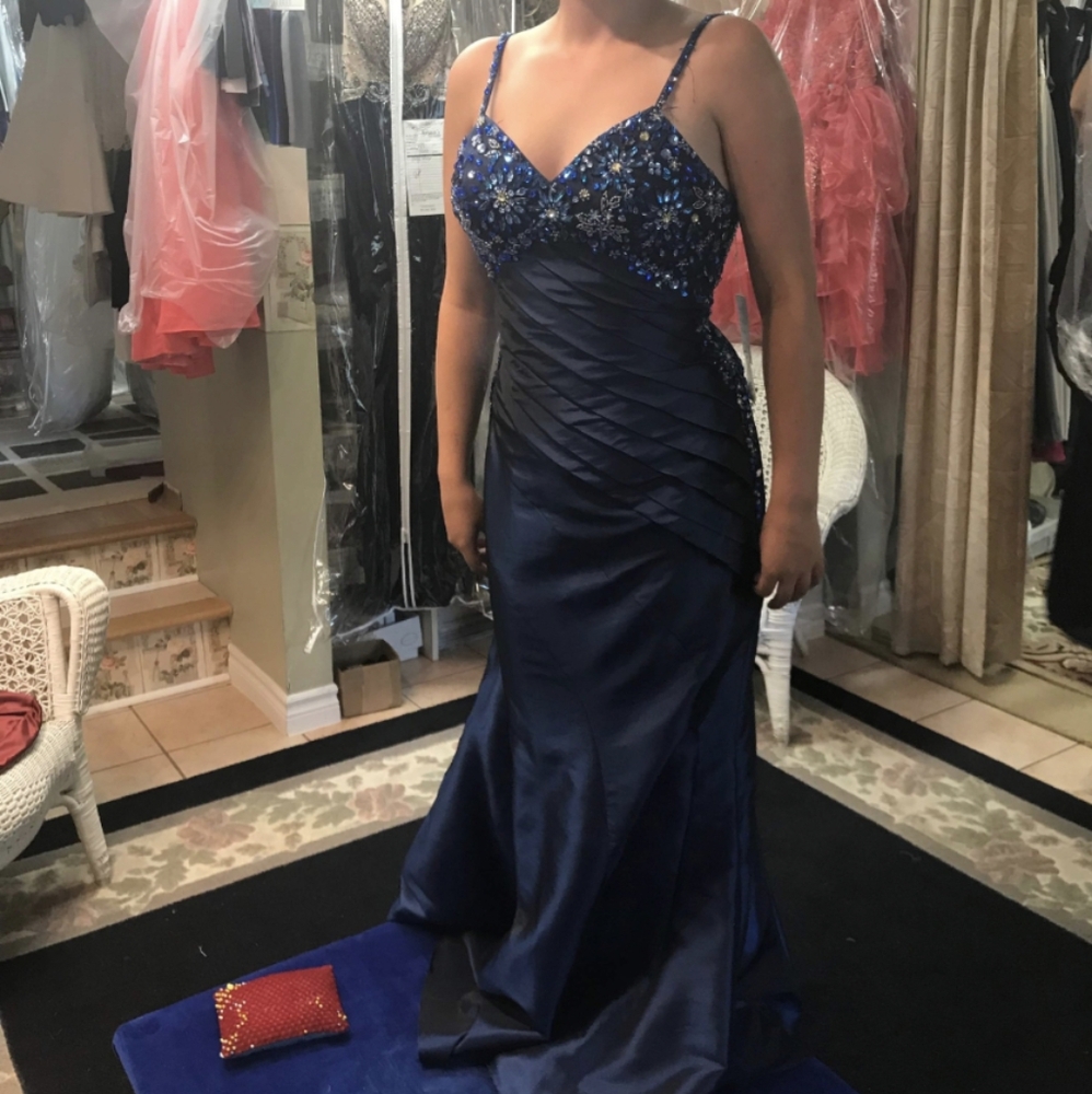 Elegant Blue Evening Gown with Embellished Bodice